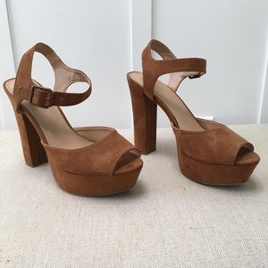 NBW camel colored platform heels